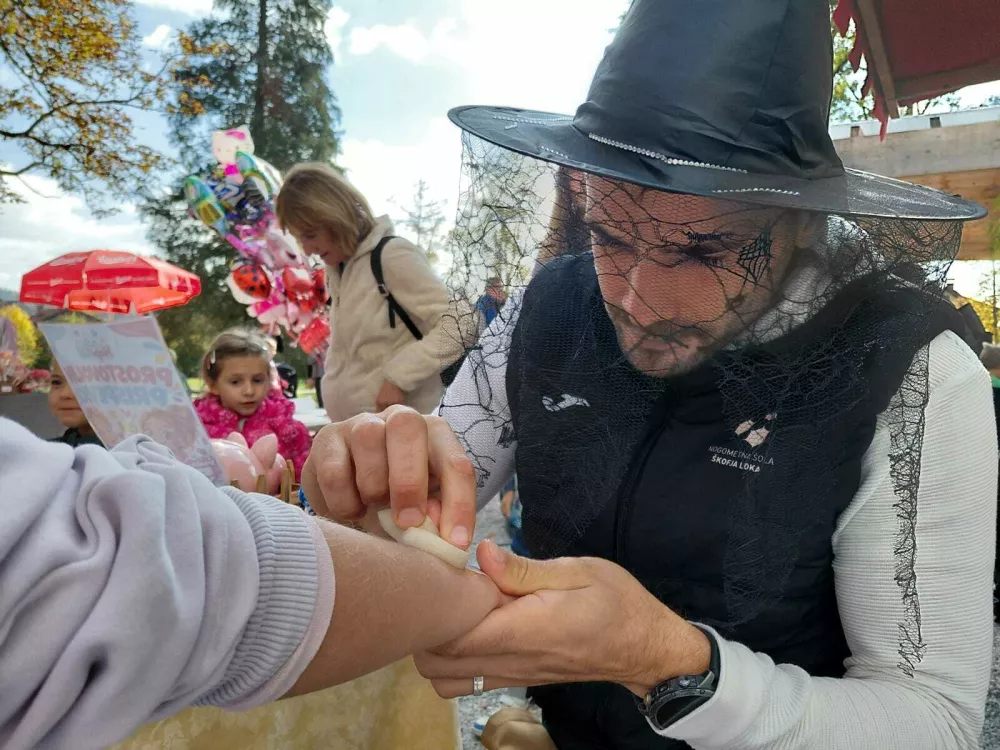 Najmlaj&scaron;i so si lahko porisali obraze oziroma dobili stra&scaron;ljive tatuje. Foto: Vesna Levičnik