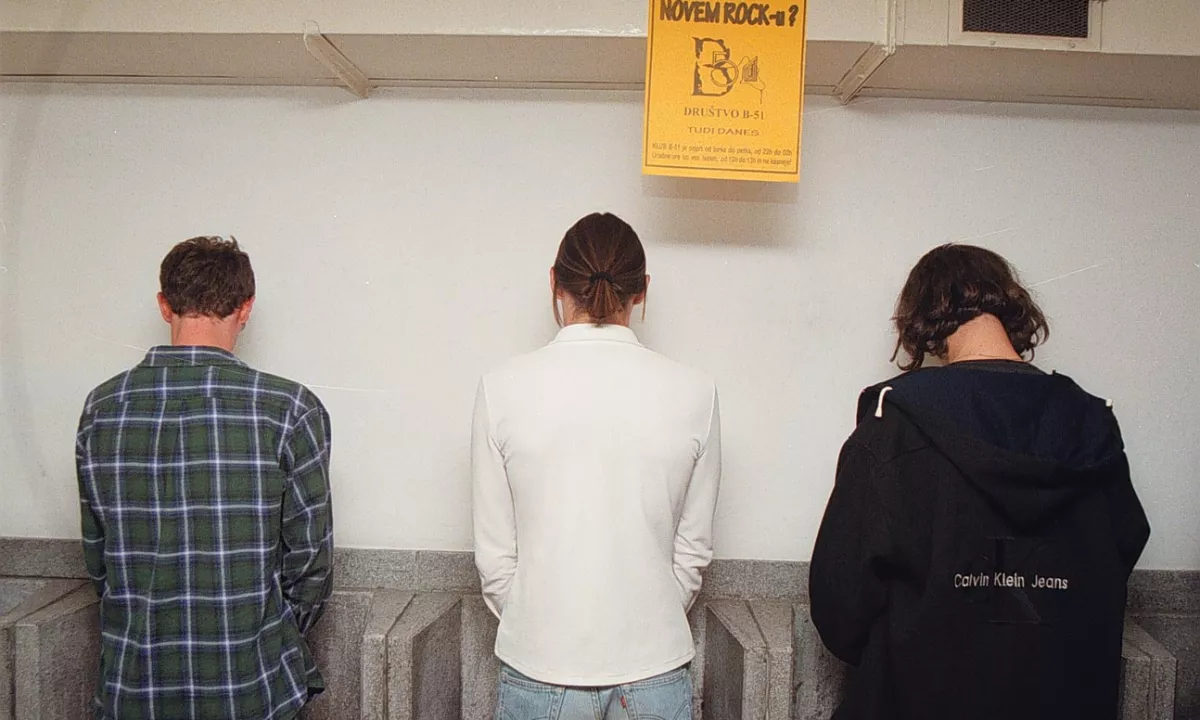 Je za moške bolje, da urinirajo sede ali stoje? Znanstveniki imajo odgovor