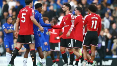 Soccer Football - Premier League - Chelsea v Manchester United - Stamford Bridge, London, Britain - October 31, 2026 Manchester United's Bruno Fernandes shakes hands with Chelsea's Wesley Fofana at the end of the match Action Images via Reuters/Peter Cziborra EDITORIAL USE ONLY. NO USE WITH UNAUTHORIZED AUDIO, VIDEO, DATA, FIXTURE LISTS, CLUB/LEAGUE LOGOS OR 'LIVE' SERVICES. ONLINE IN-MATCH USE LIMITED TO 120 IMAGES, NO VIDEO EMULATION. NO USE IN BETTING, GAMES OR SINGLE CLUB/LEAGUE/PLAYER PUBLICATIONS. PLEASE CONTACT YOUR ACCOUNT REPRESENTATIVE FOR FURTHER DETAILS..