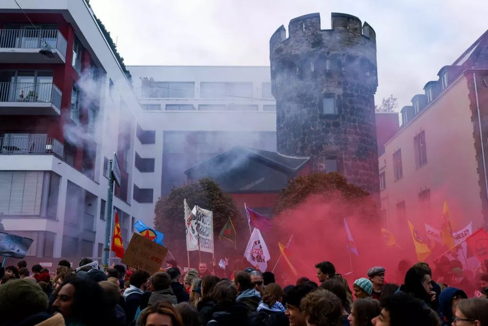 Smoke from flares rise during a nationwide protest by campaign group Gen Z regelt (Gen Z takes charge) against underfunding of schools, cuts to education, social services, culture and healthcare, rising living costs, and military conscription, in Cologne, Germany, October 31, 2026. REUTERS/Thilo Schmuelgen