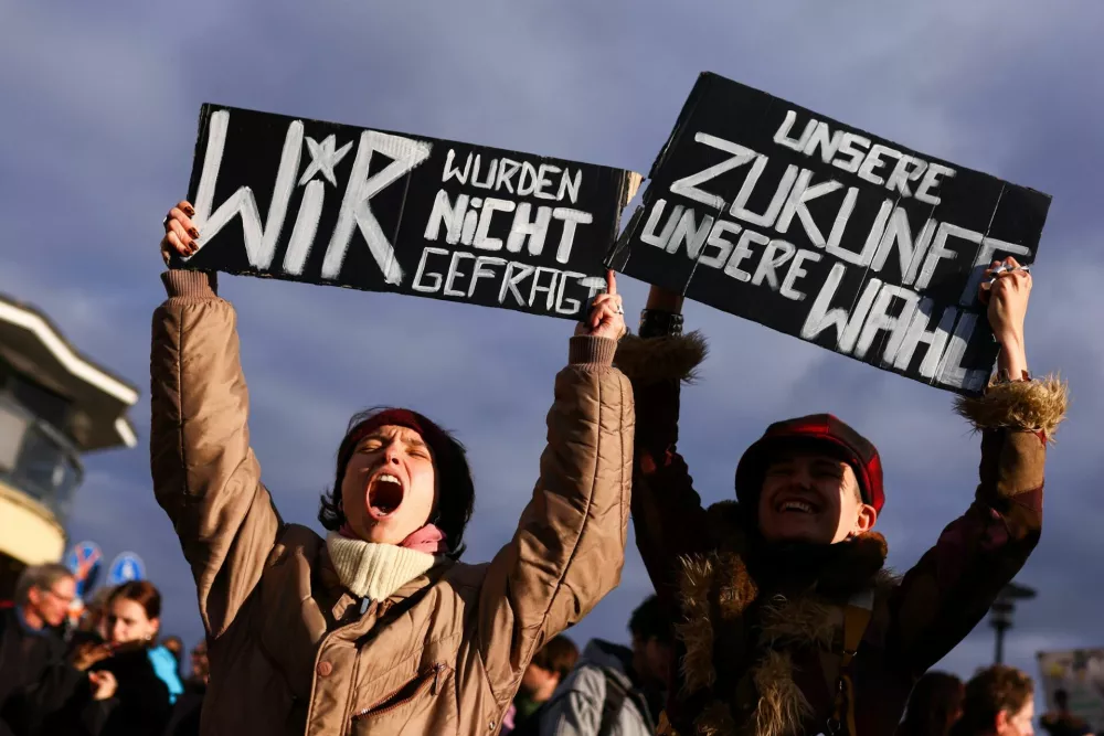 People attend a nationwide protest by campaign group Gen Z regelt (Gen Z takes charge) against underfunding of schools, cuts to education, social services, culture and healthcare, rising living costs, and military conscription, in Cologne, Germany, October 31, 2026. REUTERS/Thilo Schmuelgen