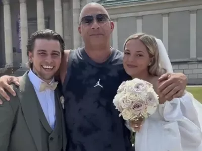 Mladoporočenko Lejlo je med poročnim fotografiranjem presenetil Vin Diesel. F TikTokl, 
