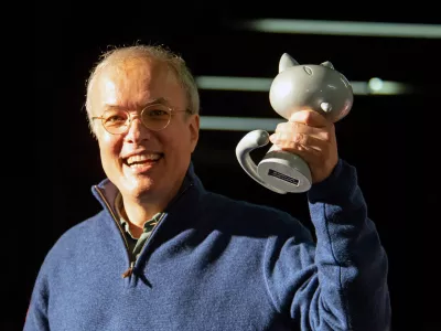 Francoski stripar Emmanuel Guibert, ko je leta 2020 prejel grand prix na festivalu Angoulem